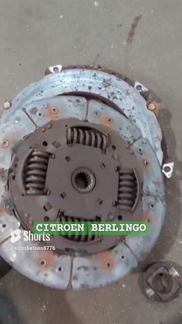 A slaughtered clutch. #shorts #carmechanic #youtubeshorts  #dieselpower #citroen #berlingo #clutch