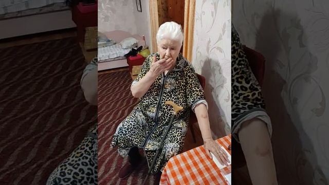 ветерана ВОВ, инвалида военной службы обижает соцработник