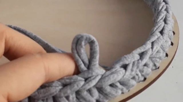 Как обвязать деревянное донышко для корзины из трикотажной пряжи