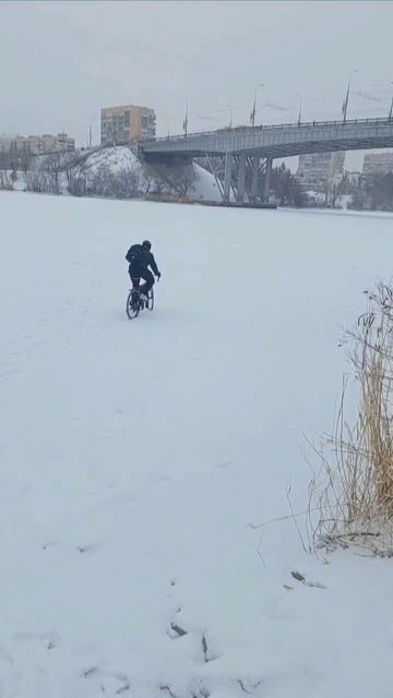 по льду на шоссе