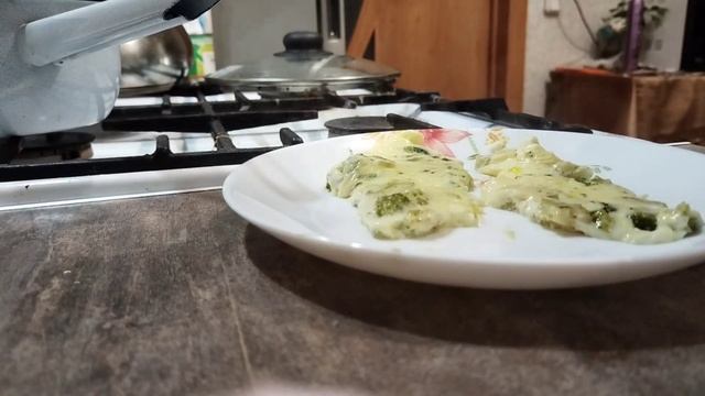 Отварила брокколи и приготовила завтрак🥦🥒🥚// В морозилке нашла кальмары😄.