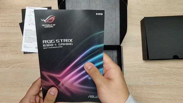 Asus ROG Strix B360-I Gaming - Unboxing