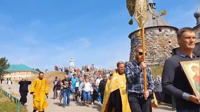 Бывают реально веруюющие попы.