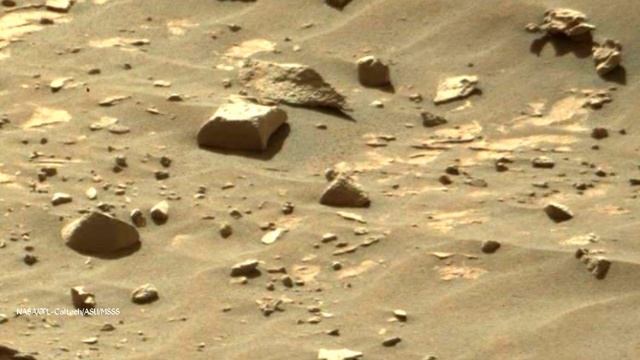 Mars rover found strange objects in the surface of mars!  Mars real video!