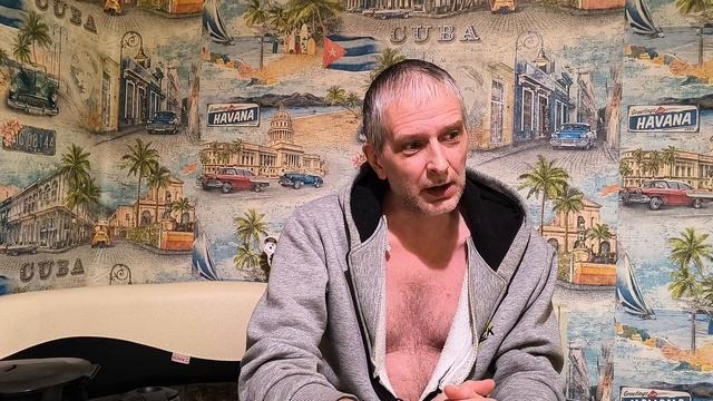 А СТОИТ ЛИ ЛЮБИТЬ И ДОВЕРЯТЬ В НАШЕ ВРЕМЯ  ВЕДЬ ВСЁ РАВНО НАВЕРНОЕ ПРЕДАДУТ