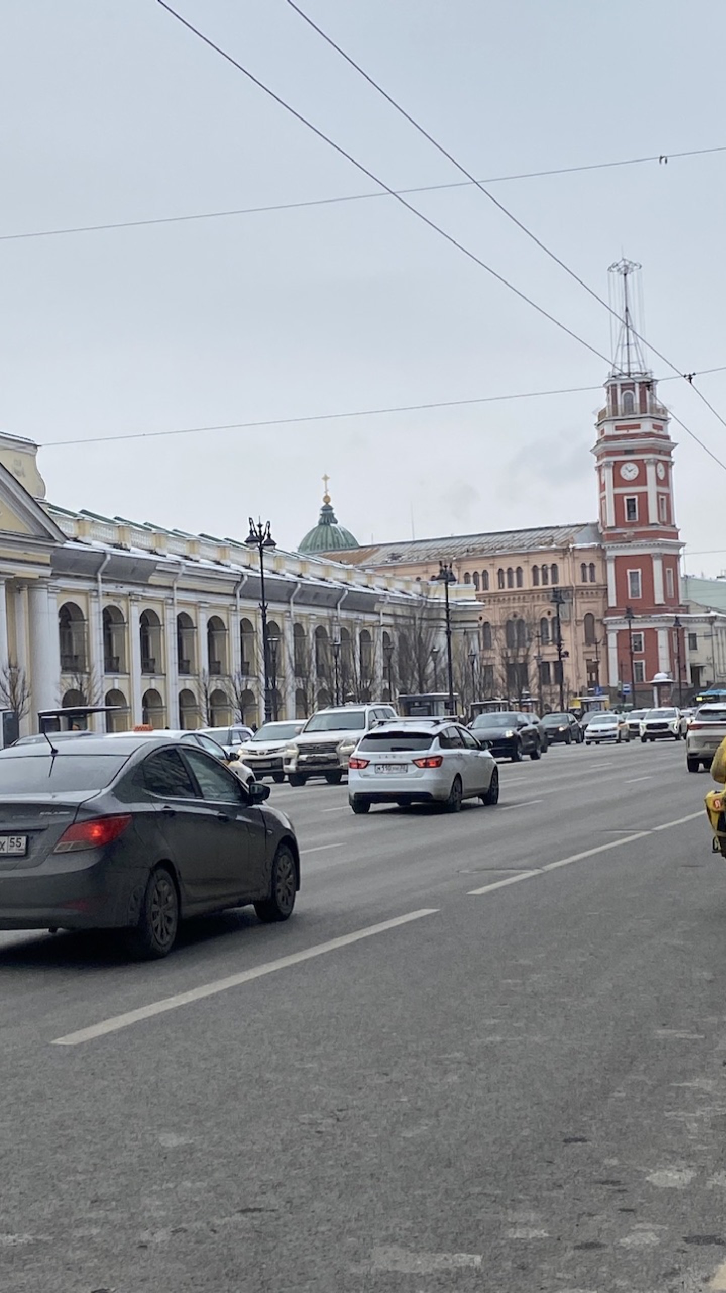 Санкт-Петербург. Гостиный двор (гостинка) - угол Невского пр. и Садовой