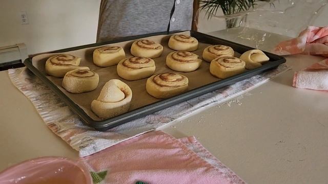 Vida diaria🏡|Limpieza matutina|horneando rollos de canela.