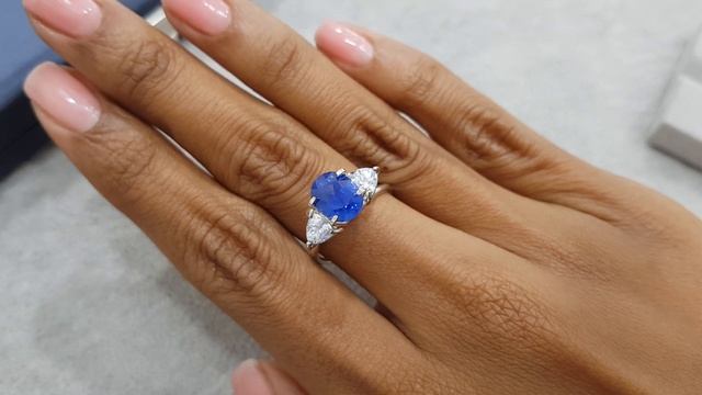 Rare Electric blue oval cut sapphire 3.03 ct, Sri Lanka (5177)