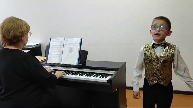 Муз. Р. Паулс, сл. И.Ласманиса. "Сонная песенка". Овчинников Саша, 8 лет.