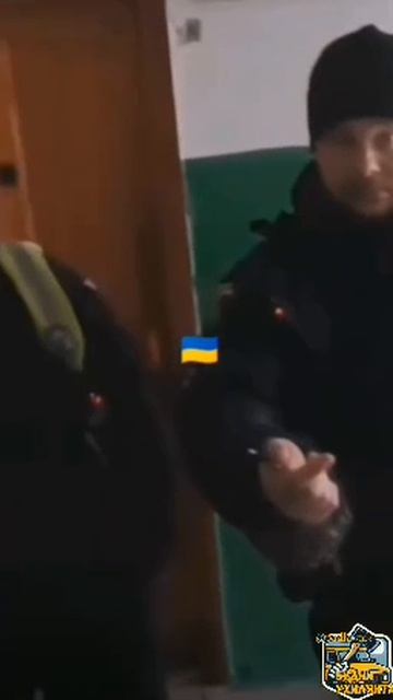 НАТОвские полицаи Украины ходят за мясом уже по квартирам, так меньше привлекают внимания