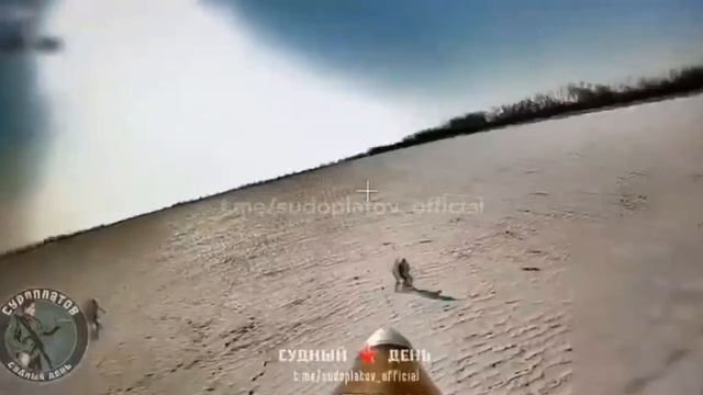 оператор ВС РФ хотел уничтожить машину, заметил внутри гражданских кивнул им и увел дрон в сторону