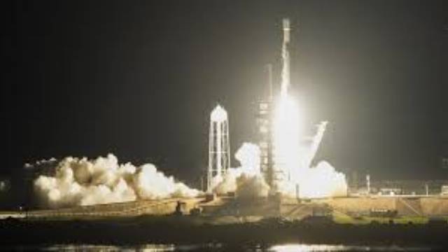 SpaceX запустили модуль к Луне.