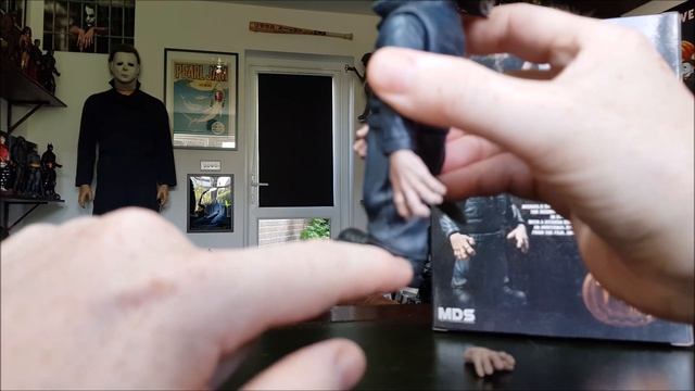 REVIEW . MEZCO 1978 MICHAEL MYERS FIGURE WITH 1/6 SCALE PUMPKIN!