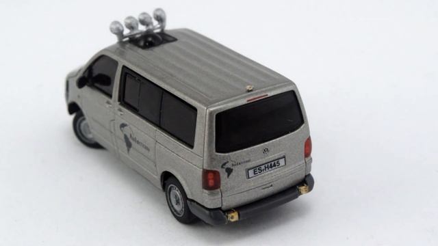 DC-Car H0: VW "Multivan" (Faller 161582) digitalizada e iluminada