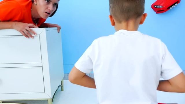 374 Влад и Никита проходят сквозь стену