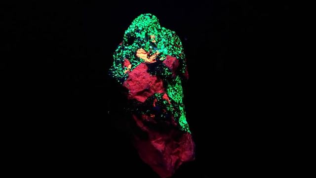 Sterling Hill Willemite and Calcite Breccia Under Shortwave UV Light