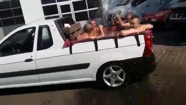 Poolparty Dacia Logan Pick-Up
