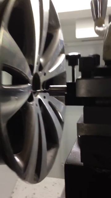 Crystal Alloys: Bradford: Diamond Cut Alloy Wheel Repairs: 07966 046 305
