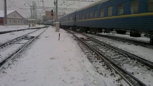 "не спешный разгон", ЧС2К-676 с поездом №15 Москва-Днепропетровск и ЭД4М не спешное прибытие