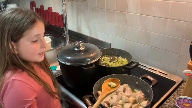 Pollo al curry, con riso basmati e verdure