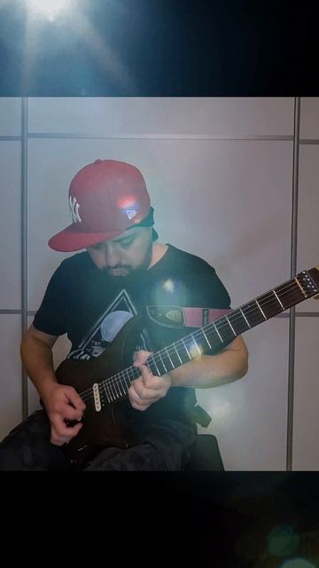 Queen - We Will Rock You (solo)