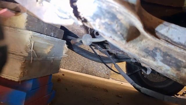 VW T3 Doka. Removing trailing arm