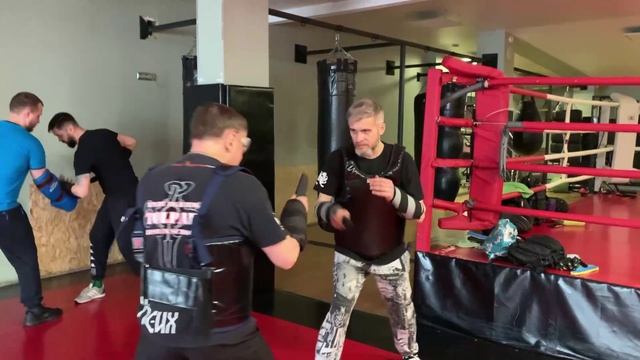 За гранью инстинкта: Путь к мастерству в прикладном ножевом бою – философия тела и духа.