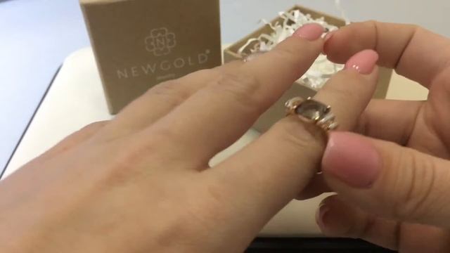 Кольцо 1424 из красного золота 585 пробы с топазом и фианитами