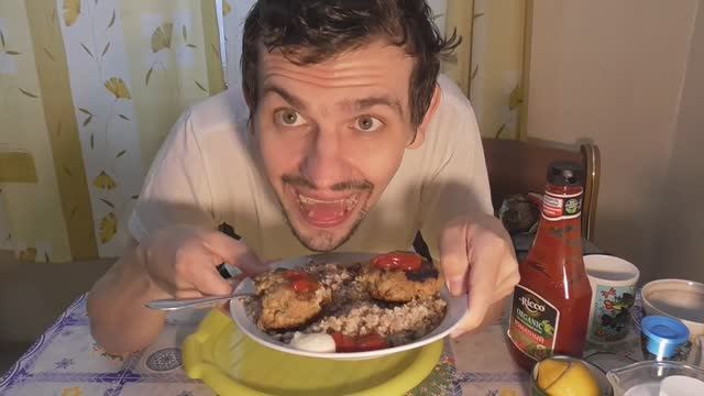 ОБЖОР ВКУСНЫЕ ДОМАШНИЕ КОТЛЕТКИ С ГРЕЧНЕВОЙ КАШЕЙ