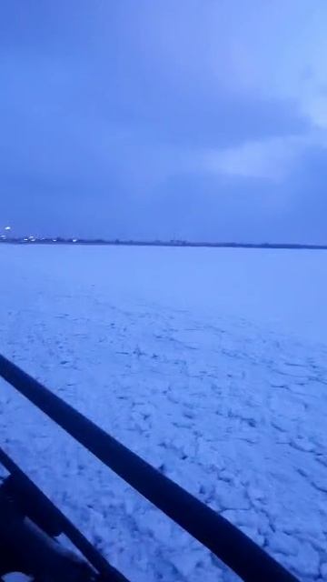 Азовское море сегодня замёрзло Темрюк корабли сковало льдом