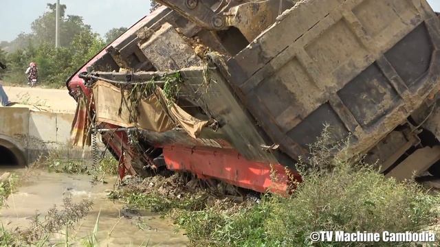 Dangerous Idiots Operator Dump Truck Recovery by Volvo Excavator EC210Blc And Dump Truck