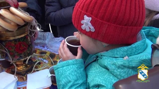 В Курске на масленичной неделе курские полицейские устроили конные прогулки для воспитанников детско