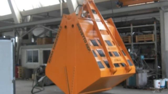 Negrini hydraulic clamshell grab environmental - Mordente ambientale a taglio lineare 01