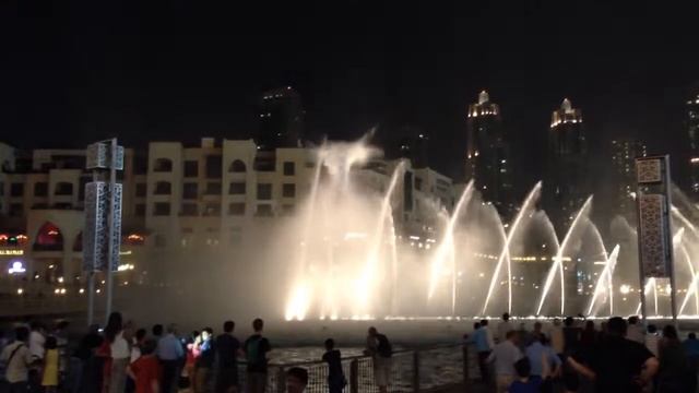 Dubai atrium fountain