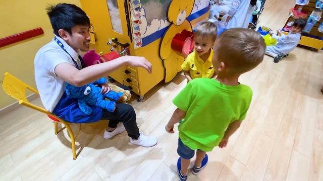 Влад и Никита - 379 Влад и Никита сами создают себе игрушки