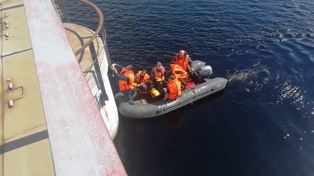 Водолазы РЖД на реке Сегежа