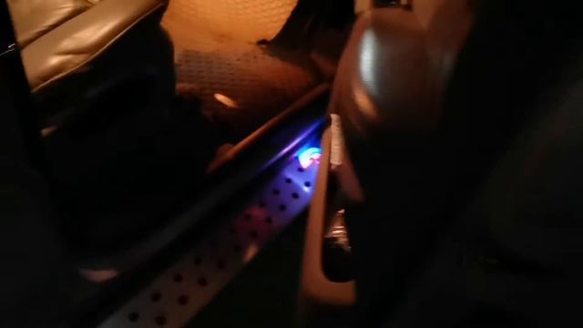 เปิดประตูแล้ววิววับกับไฟ welcome light ติดใต้ประตู e53 x5 BMW