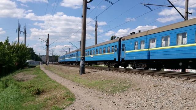 ЧС7-213 с поездом №85 Львов-Симферополь у входного станции Симферополь