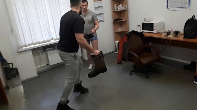 драка сапогами