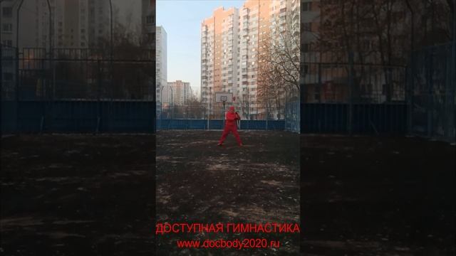 Упражнения с копьём на детской игровой площадке (8)