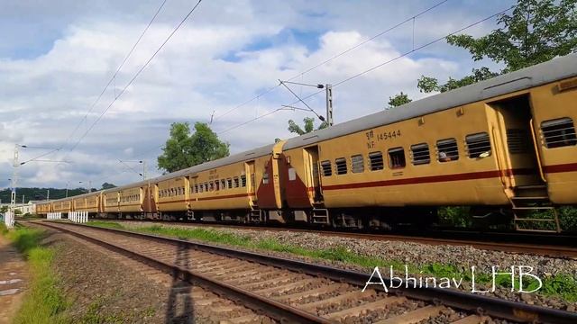 Diesel Honking + Speed | Ex-Malda WDM3A ALCo, now New Guwahati (NGC)| New Tinsukia - Rangiya Expres