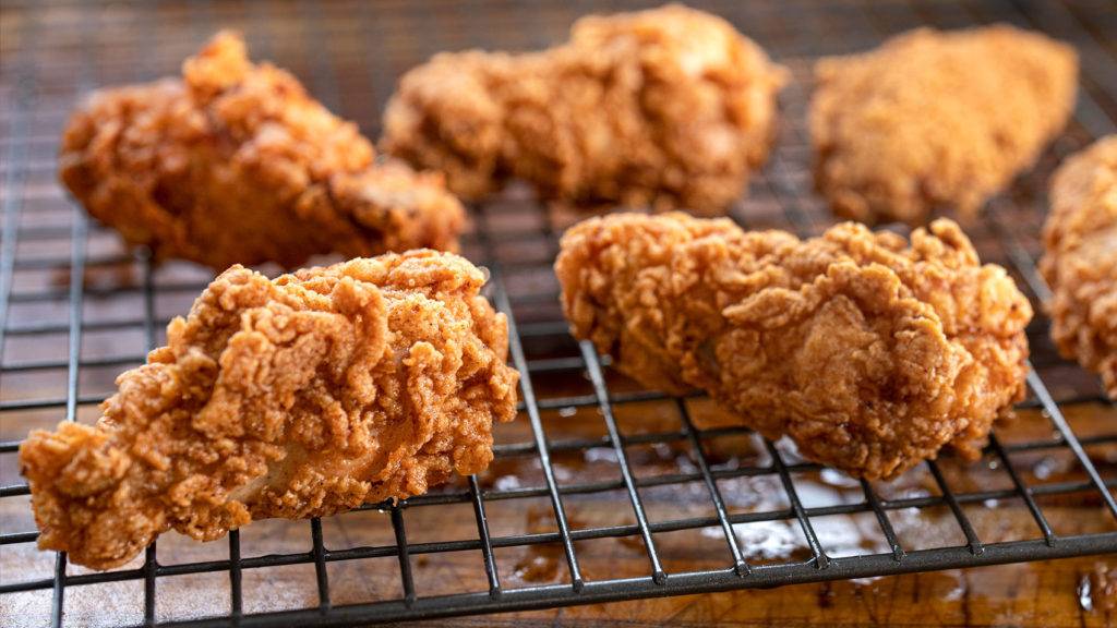 Рецепт не сильно острых куриных крылышек как в KFC