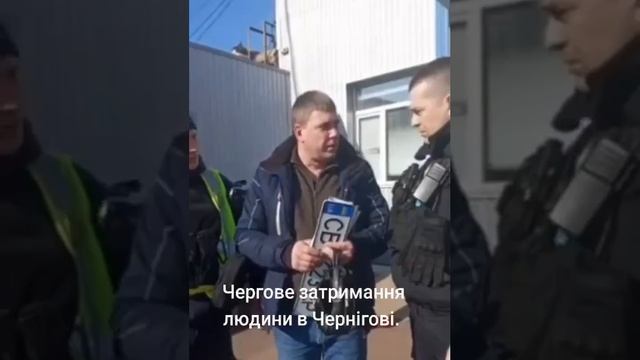 В Чернигове мужчину могилизировали в МРЭО когда он пришел за новыми номерами