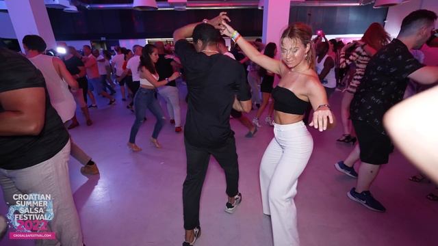 Maykel Fonts & Carolina - salsa social dancing | Croatian Summer Salsa Festival 2022 (Rovinj)