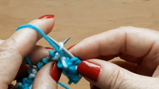 Вяжем спицами. Несложный узор для детской кофточки, свитера