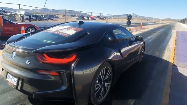 BMW I8 VS CORVETTE