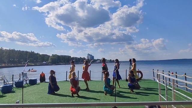 25.06.2022, день г.Петрозаводска, вспомнили неполным составом давнюю любимую сальсу)) сцена-плот!