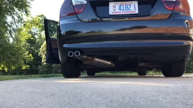 2006 BMW 325i with Magnaflow muffler