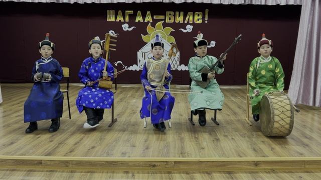 Выступление ансамбля «Дембирел», руководитель Ондар Валентина Доржуевна.