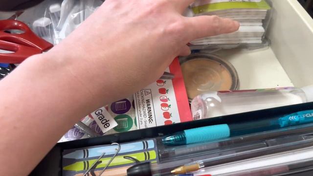 What’s In My TEACHER Desk // Teacher Desk Tour 2022